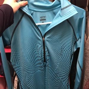 nike pro workout pullover